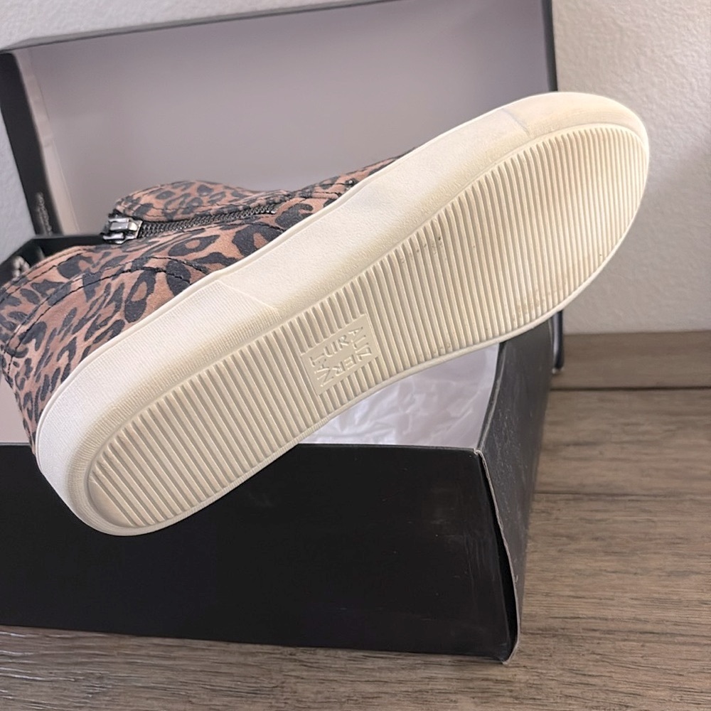 NIB [Naturalizer] Miranda Cheetah High Top Zipper Flat Sneakers Women’s Sz 7.5 - Picture 8 of 11
